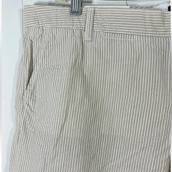 NWT Gap Women's Pinstripe Casual Bermuda Shorts Cropped Straight Low waist - Picture 3 of 7